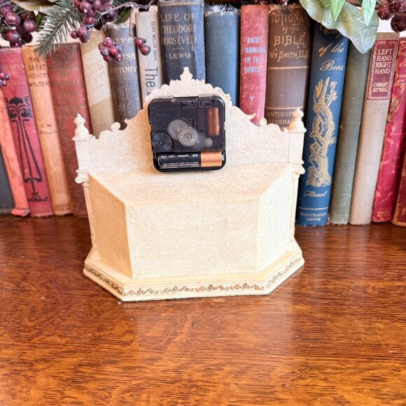 Vintage 3D Last Supper Clock that Works - Picture 13 of 14